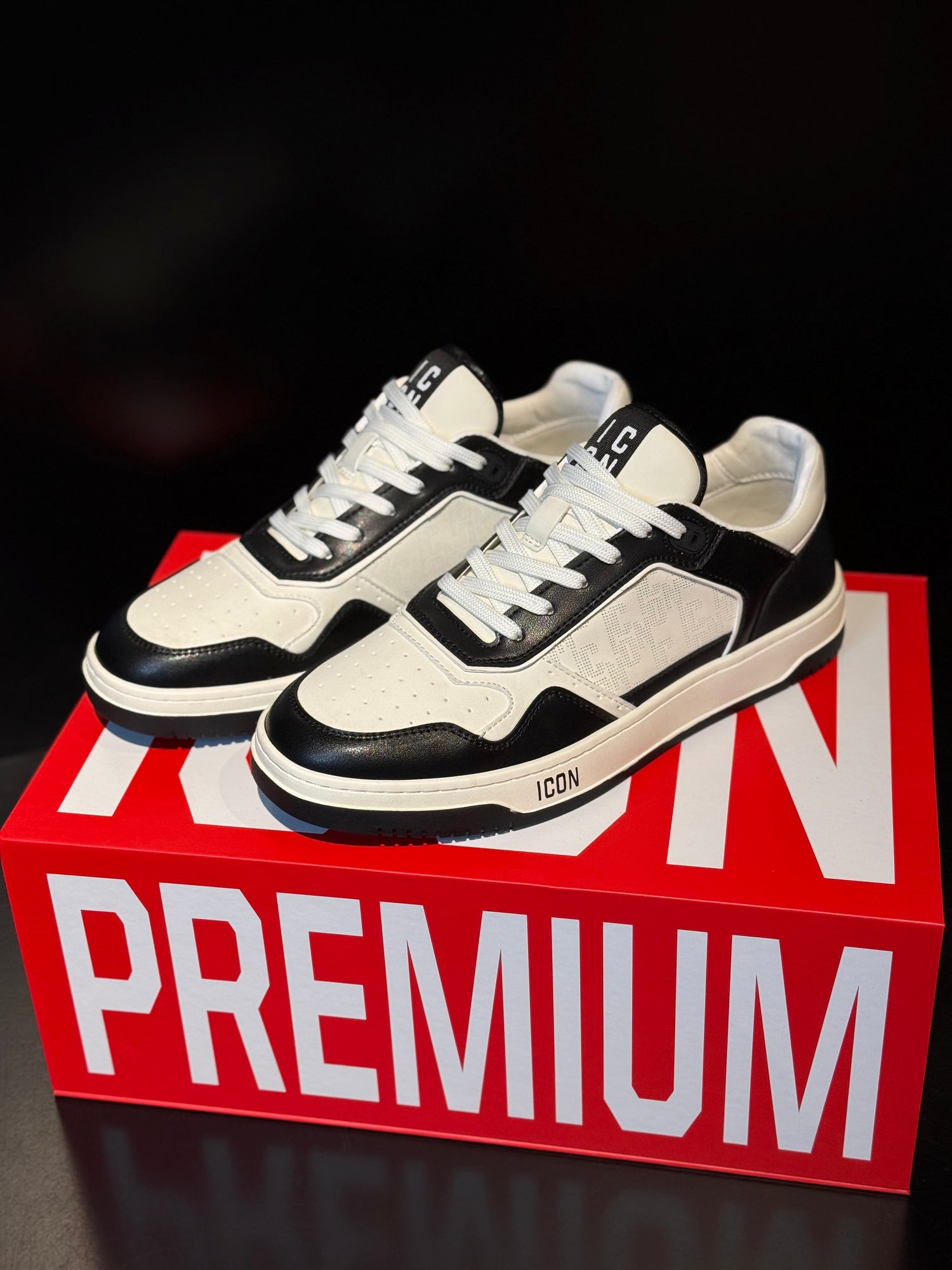 ICON Sneakers Elegant shoe