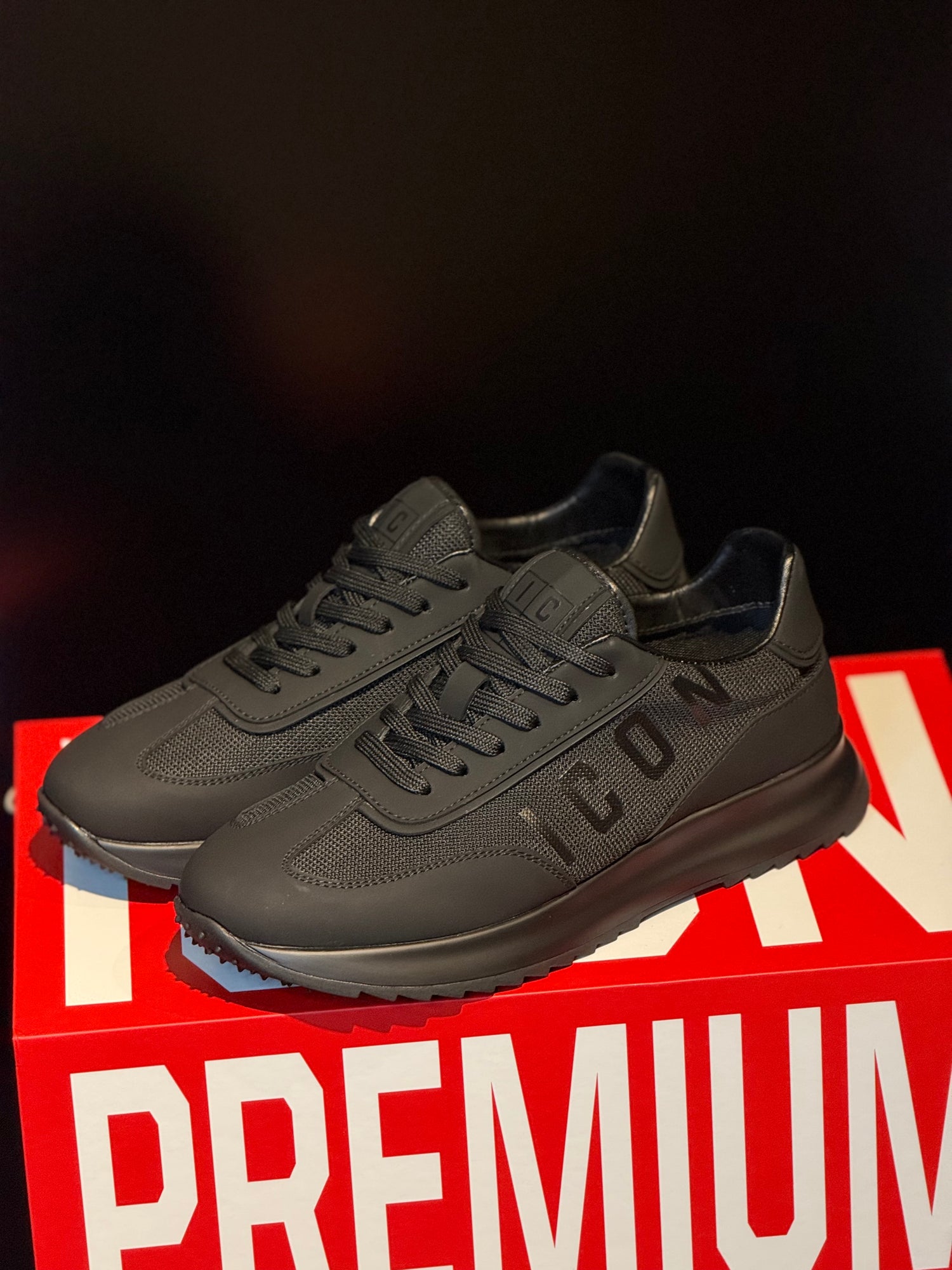 ICON SNEAKERS logo black