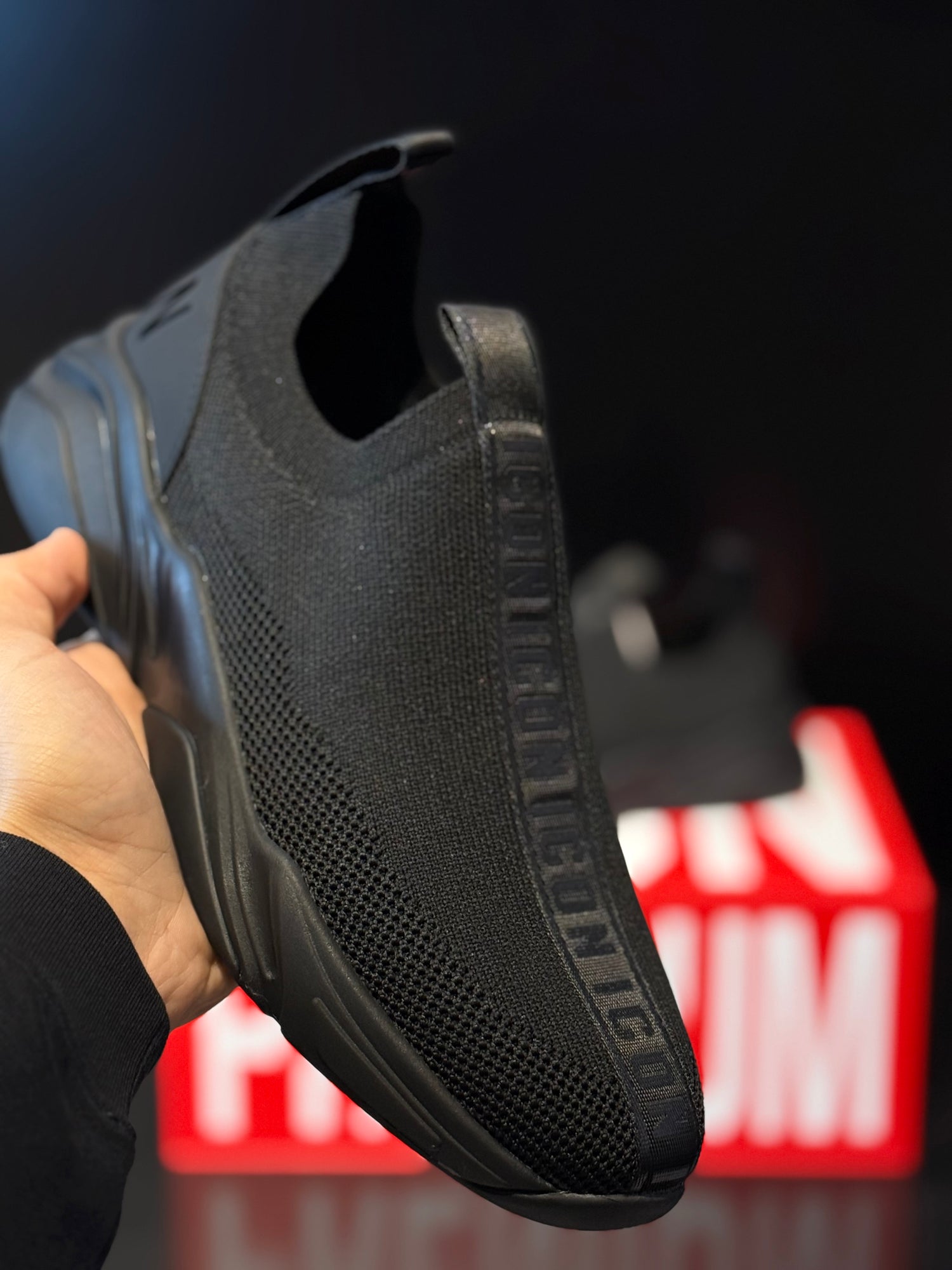 ICON sneaker Black shoe with stripe new edition Icon